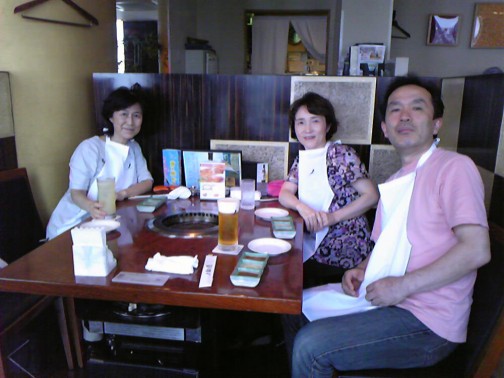 夕食、渡辺さんと、竹井と一緒に、ラクーア9階の焼肉屋さんへ。
