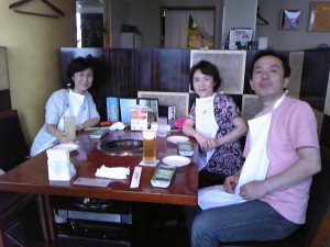 夕食、渡辺さんと、竹井と一緒に、ラクーア9階の焼肉屋さんへ。